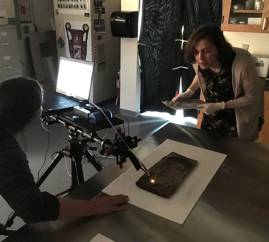 Fiber optic reflectance spectroscopy of a Fayum portrait