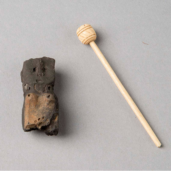 Figurine of a woman and hairpin