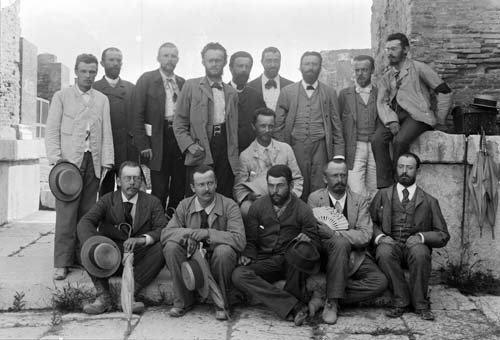 Professor Mau and students in Pompeii