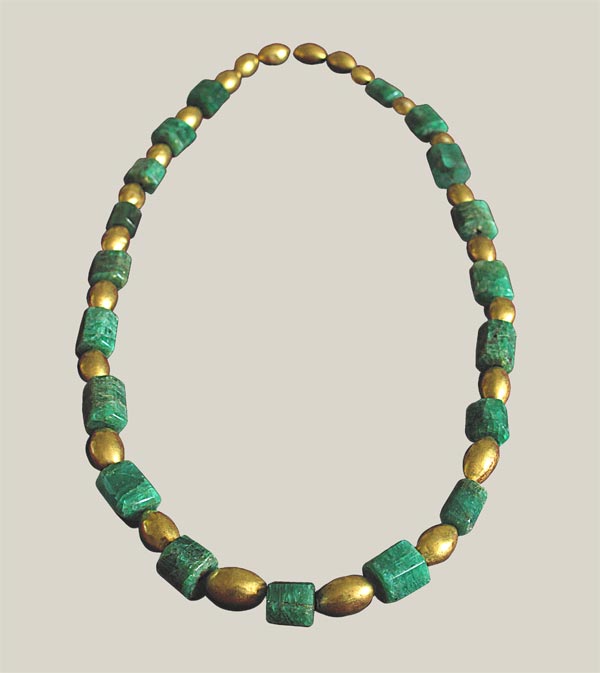 Gold and emerald necklace