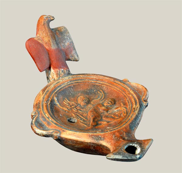 Lamp with eagle-shaped handle