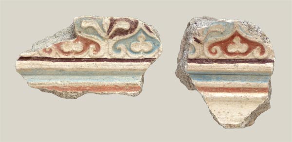 Fragments with inverted hearts with trefoils