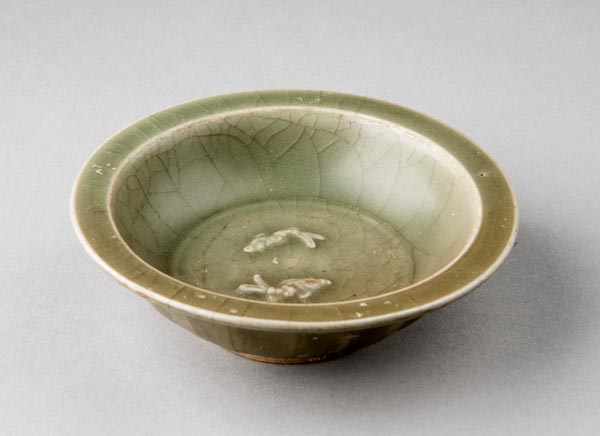 Bowl with double fish motif